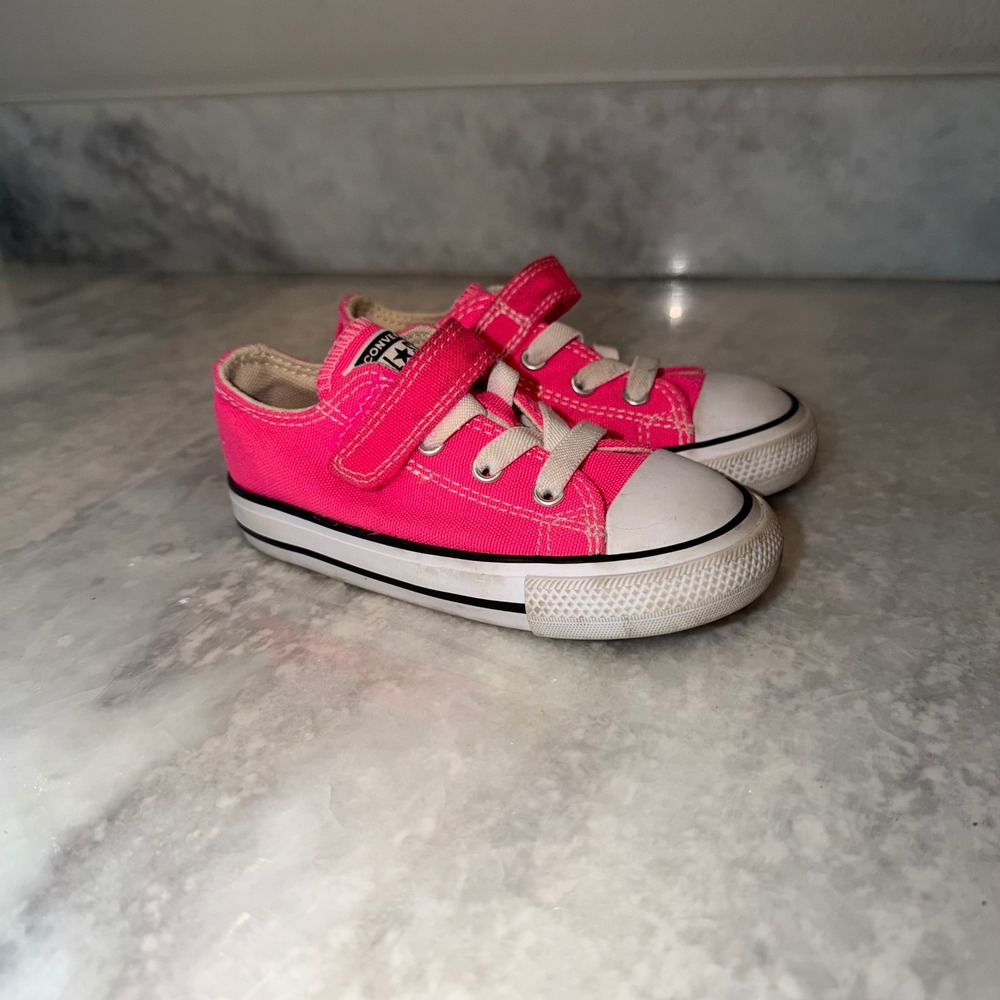 Converse Chuck Taylor All Star Neon Pink Infant Low Top Sneakers 770413F Size 7C